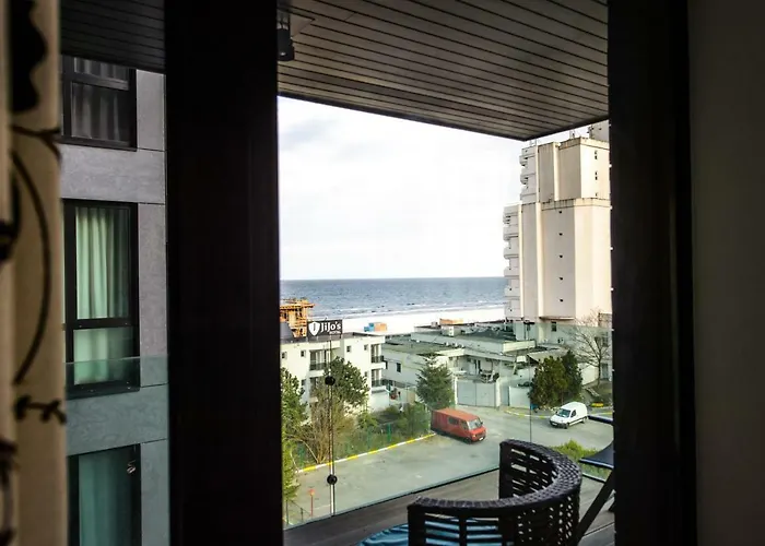 Blue Bike Seaview & *